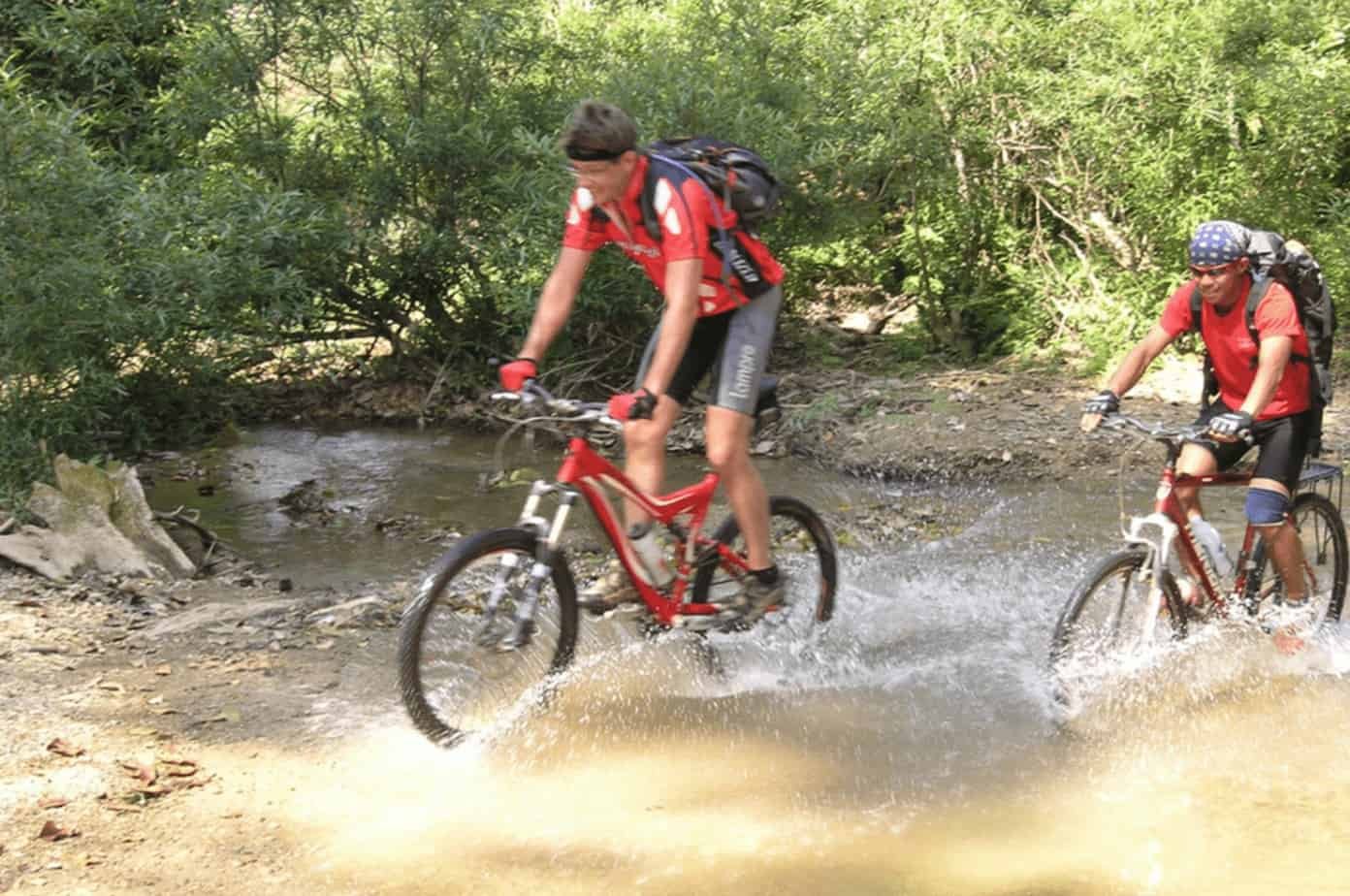 Guide Ultime des Circuits Vélo au Laos : Une Aventure Authentique avec Golden Cycling Tours